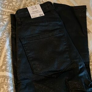 Skinny, cropped, mid waist jeans, 5 pockets.